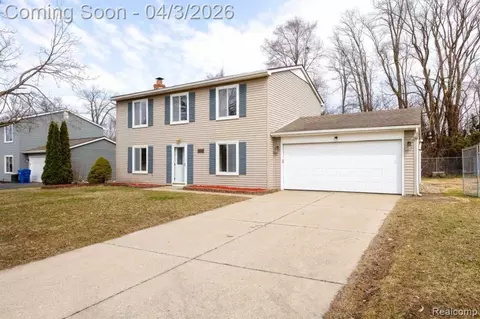 1171 Meadowood Dr, Waterford, MI 48327