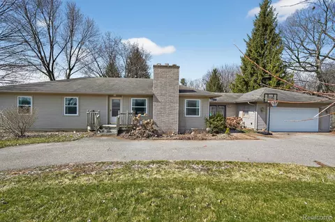 1325 N Linden Rd, Flint, MI 48532