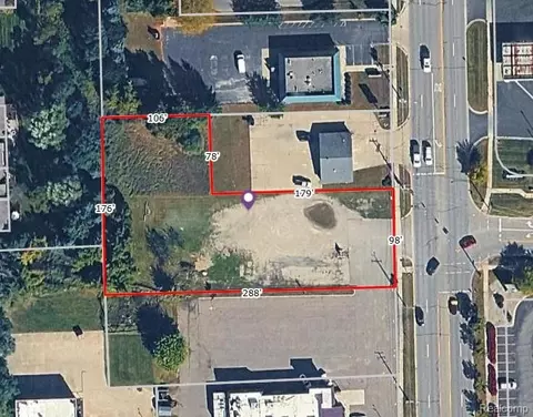 1301 N Leroy St, Fenton, MI 48430