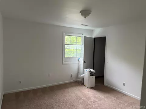 744 E Sibley St, Howell, MI 48843 photo 3