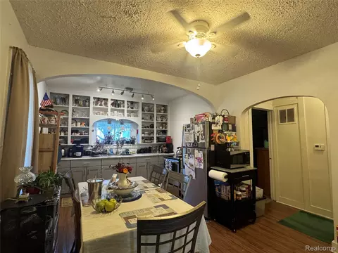 744 E Sibley St, Howell, MI 48843 photo 9