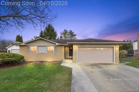 19246 Todd Dr, Clinton Township, MI 48038