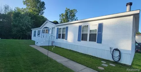 443 Pond View Dr, Morrice, MI 48857