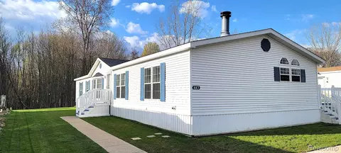 443 Pond View Dr, Morrice, MI 48857