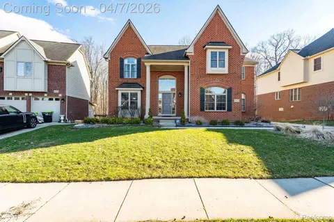 41625 Steinbeck Gln, Novi, MI 48377