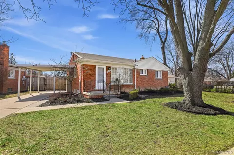 31651 Grant St, Wayne, MI 48184