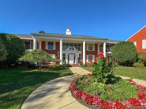 19710 W 13 Mile Rd #108, Beverly Hills, MI 48025
