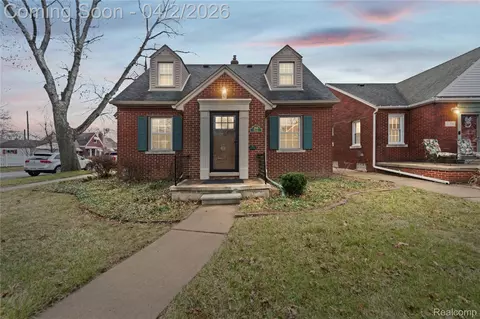 2305 Vinewood St, Wyandotte, MI 48192