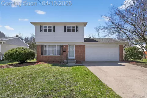 8672 Hemlock Ct, Superior, MI 48198