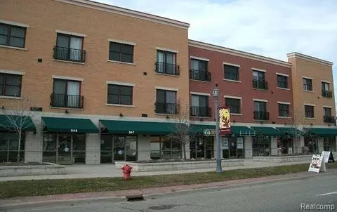 579 N Pontiac Trl, Walled Lake, MI 48390