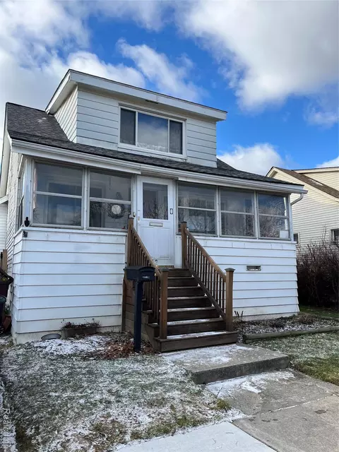 7352 Dale, Center Line, MI 48015