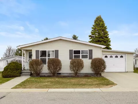 4333 24th Apt 187 Ave, Fort Gratiot, MI 48059