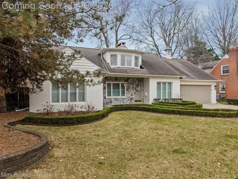 73 Hawthorne Rd, Village Of Grosse Pointe Shores, MI 48236