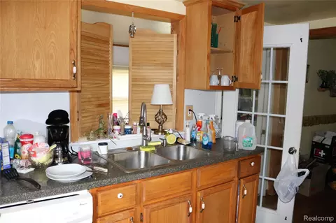 Kitchen - 11421 Wing Dr, Vienna, MI 48420 photo 2 of 2