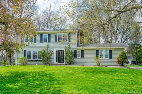 5390 Squires Manor Rd, Summit, MI 49201