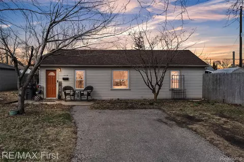 21133 Woodward St, Clinton Township, MI 48035