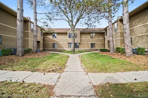 175 Briarcrest Dr #111, Ann Arbor, MI 48104