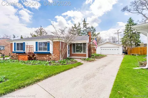 4211 Yorba Linda Blvd, Royal Oak, MI 48073