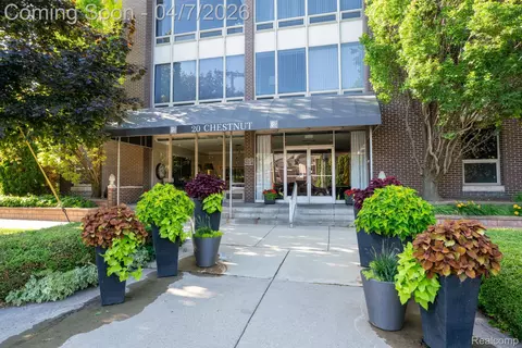 20 Chestnut St #302, Wyandotte, MI 48192