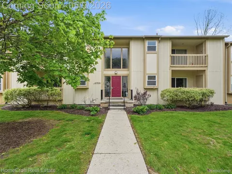27920 Berrywood Ln #33, Farmington Hills, MI 48334