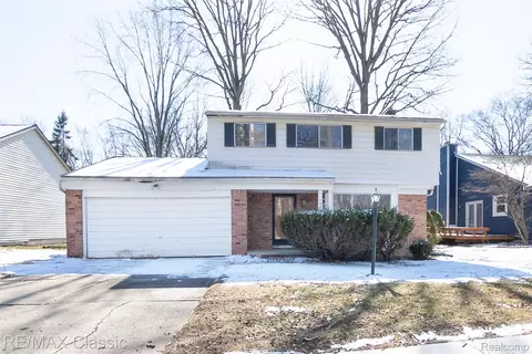 16083 Kirkshire Ave, Beverly Hills, MI 48025