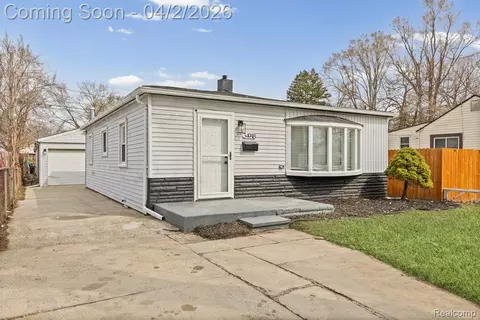 34948 Richard St, Wayne, MI 48184