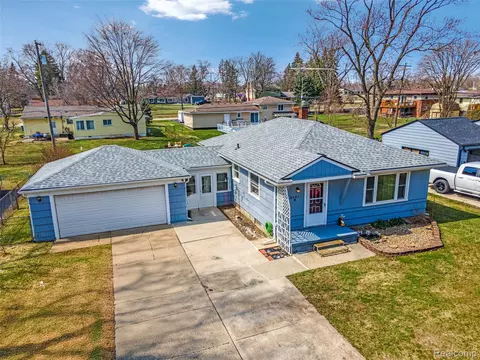 3461 Ardreth Dr, Waterford, MI 48329