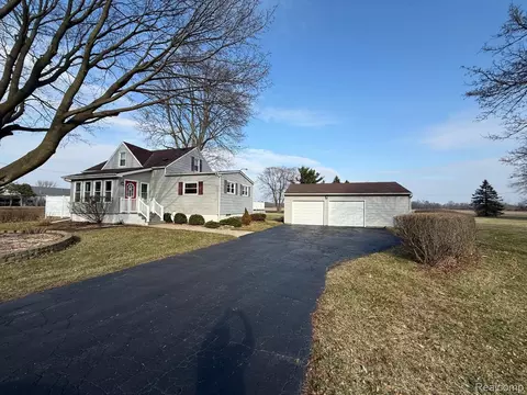 2329 Seymour Rd, Clayton, MI 48473