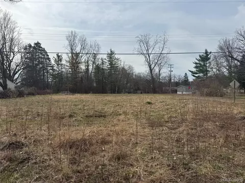 4235 Quick Rd, Holly, MI 48442