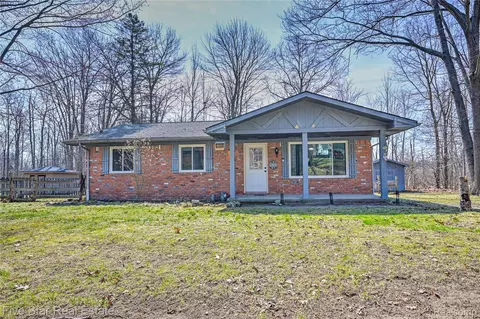 12335 Big Lake Rd, Springfield, MI 48350