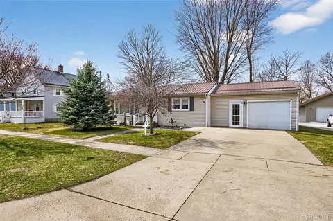 8426 Atwood Dr, Millington, MI 48746