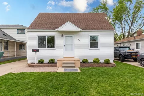 17322 Martin Rd, Roseville, MI 48066