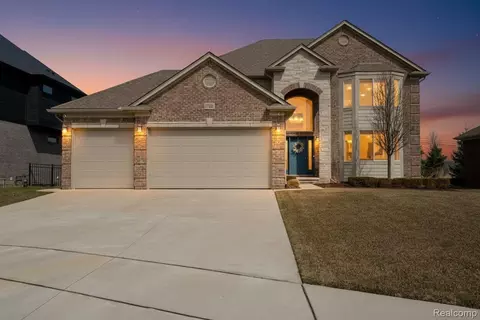 17121 Chianti Ct, Macomb, MI 48042
