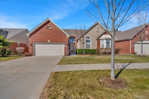 30229 Viewcrest Dr, Novi, MI 48377