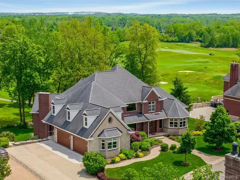 7432 Foxburg Ct, Independence, MI 48348