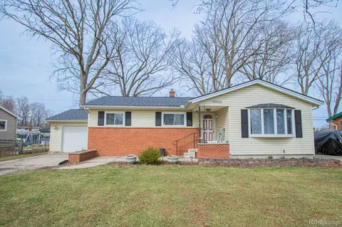 20656 Newman Dr, Brownstown, MI 48183