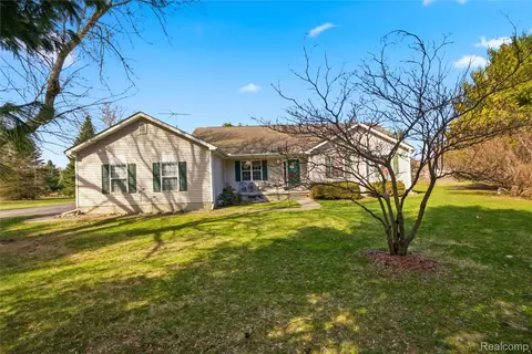504 Overland Ct, Oxford, MI 48371