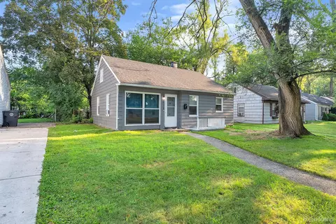 10750 Albany St, Oak Park, MI 48237