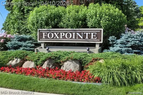 4231 Foxpointe Dr, West Bloomfield, MI 48323