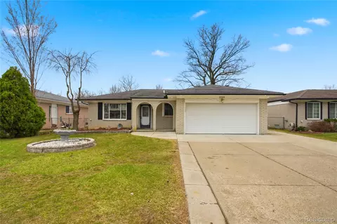 3088 Gloucester Dr, Sterling Heights, MI 48310