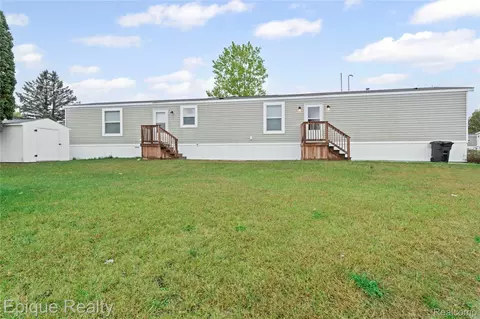 83 Elm Ave, Highland, MI 48357