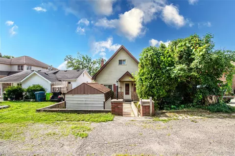 6903 Dandison Blvd, West Bloomfield, MI 48324