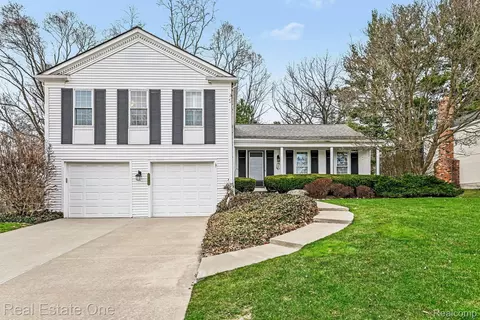27940 White Plns, Farmington Hills, MI 48331