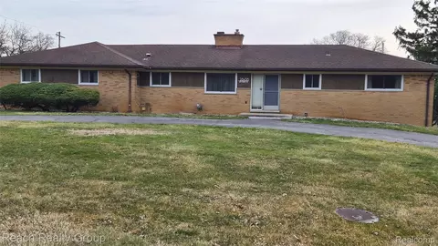 28438 San Marino Dr, Southfield, MI 48034