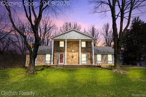 1412 North Ct, Brighton, MI 48114
