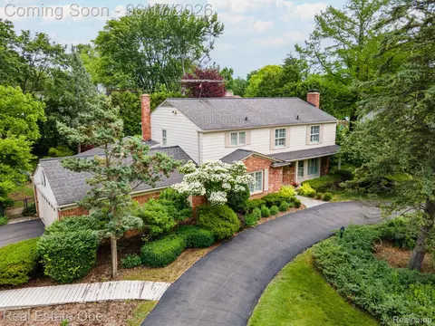 1632 Spotswood Dr, Bloomfield Hills, MI 48302
