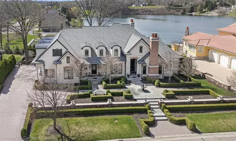 18939 Bella Vista Ct, Northville, MI 48168
