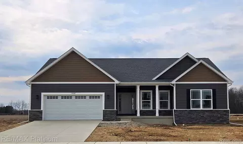 13306 Westwinds Dr, Fenton, MI 48451