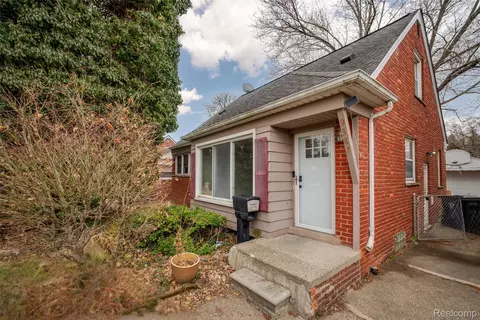 9387 Salem, Redford, MI 48239