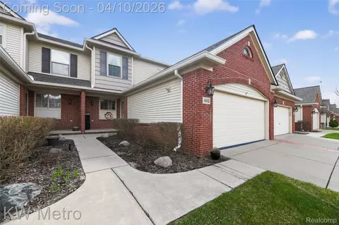 4662 Summer Ridge Dr, Genoa, MI 48843